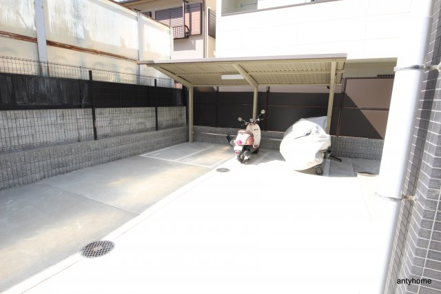 グランカリテ天神橋　仲介手数料無料の駐車場