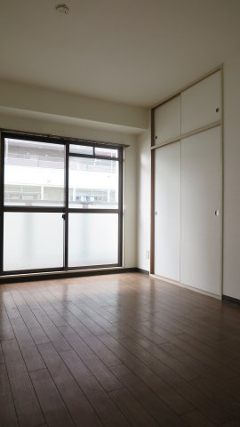 コート幸町の洋室
