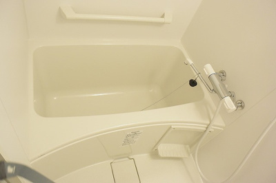 【浴室】 | クレイノ池田石橋 | ゆったりとしたバスタブ