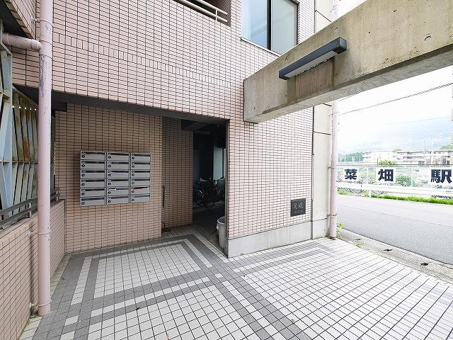 和州グランドビルのエントランス|建物の内部です