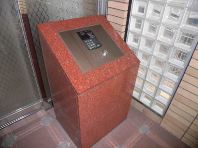 【エントランス】 | ロイヤルアネックス宮西