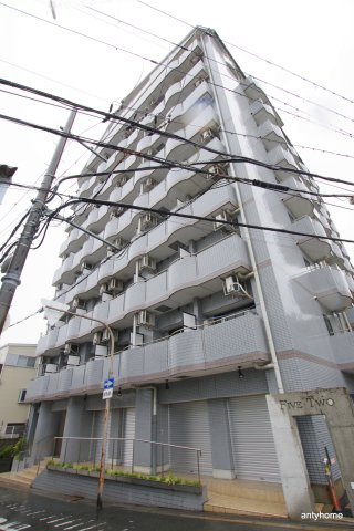 FIVE TWO　仲介手数料無料の外観
