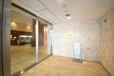 【エントランス】 | 【千里中央×タワーマンション】ザ・千里タワー | 35階部分の南向きバルコニーですので、景色も良く、感動して頂けます。