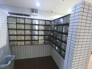 【その他共用部分】 | 集合ポストです。
郵便物などはこちらに届きます。