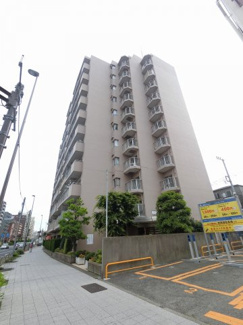 【外観】 | 京急本線「大森海岸」駅徒歩8分、JR京浜東北線「大森」駅徒歩15分。
通勤時間の短縮でご家族と過ごす時間を増やす事が出来ます。