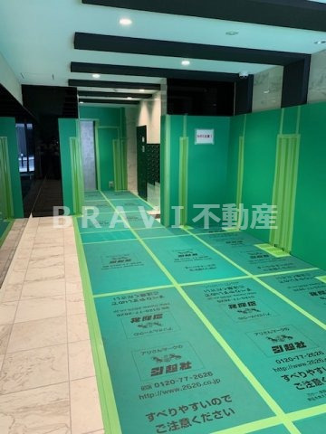 CAVANA本町　BRAVI不動産のロビー|【サムティ本町イーストザマークス】ゆとりのあるロビーです
