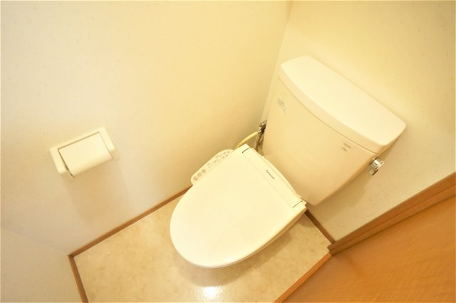 プチキャロットのトイレ|もちろんバス・トイレ別（２階のお部屋の写真です）