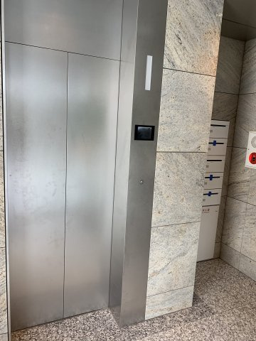 ガイセンタービルのエントランス