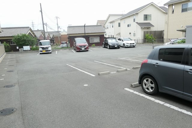 グレイシャスの駐車場
