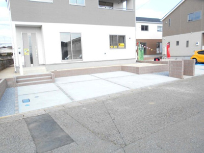 【駐車場】 | 新築　加須市　花崎2丁目　全4棟　3号棟　 | 駐車場の用意があります。・花崎駅徒歩10分・駐車場3台・南向き庭付き・4LDKとｲﾝﾅｰバルコニー・花崎北小・加須東中・新型コロナの影響につきお電話下さい。懇切丁寧。