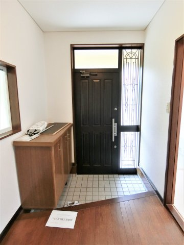 弓渡戸建ての玄関