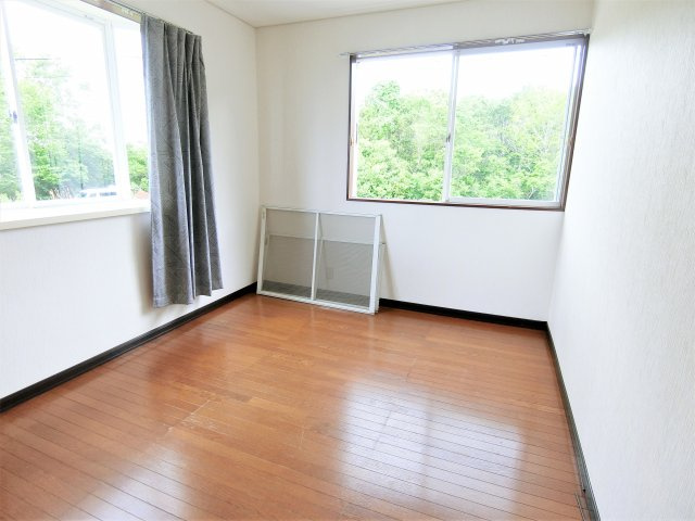 弓渡戸建ての洋室