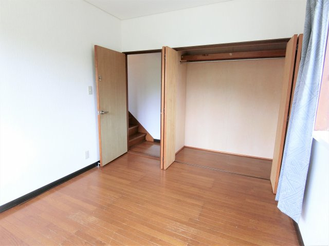 弓渡戸建ての洋室