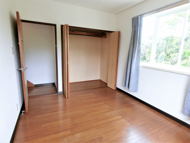 弓渡戸建ての洋室