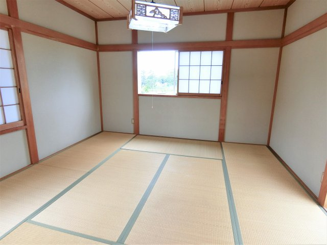 弓渡戸建ての和室