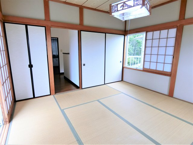 弓渡戸建ての和室