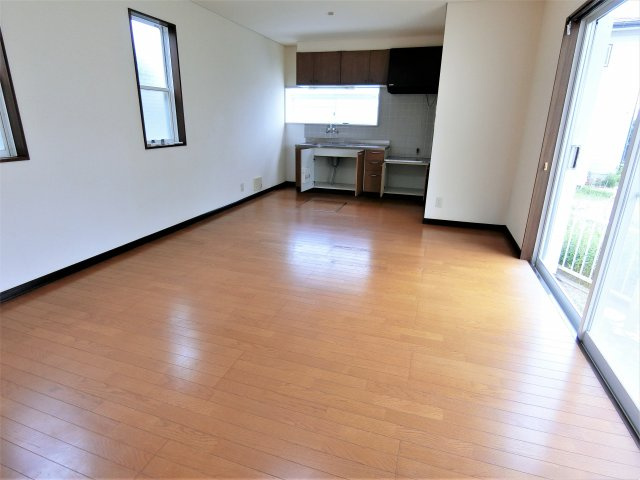 弓渡戸建ての居間・リビング