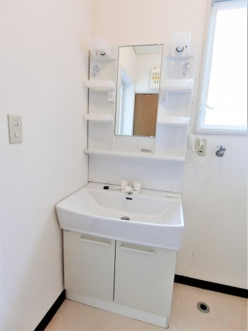 弓渡戸建ての独立洗面台