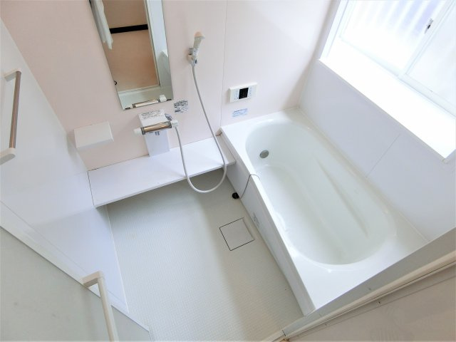 弓渡戸建ての浴室
