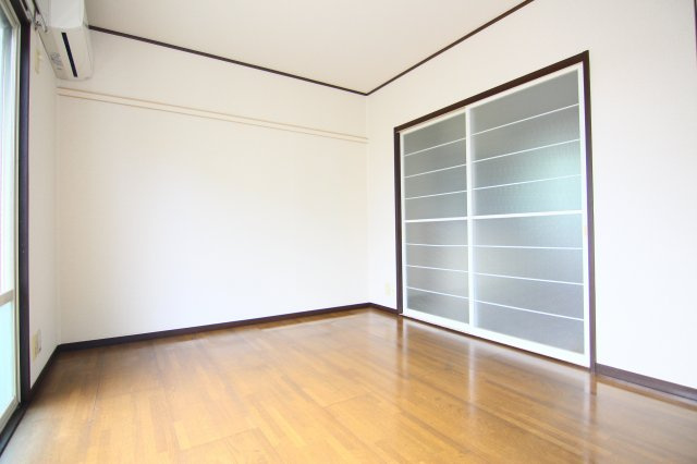 日吉ハイツの洋室