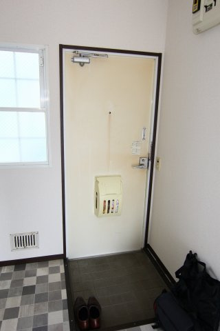 日吉ハイツの玄関