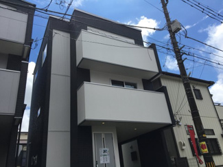 【外観】 | 2号棟外観、陽当たりよく明るい建物です。
