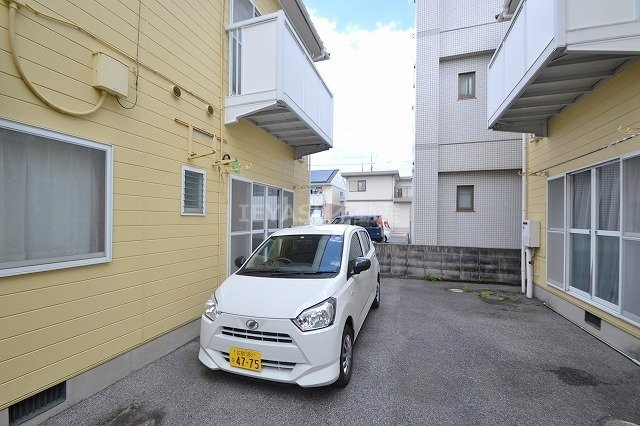 広島市西区草津新町１丁目のアパートの駐車場