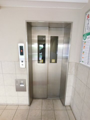 【その他共用部分】 | アーバンビュー川崎大師 | お買い物時やベビーカーの出し入れに便利なエレベーター付
