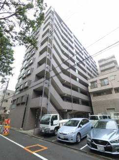【外観】 | 総戸数79戸、2001年2月築。
横浜市営地下鉄ブルーライン「阪東橋」駅徒歩9分。