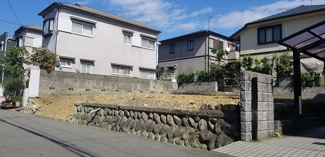 【前面道路含む現地写真】
