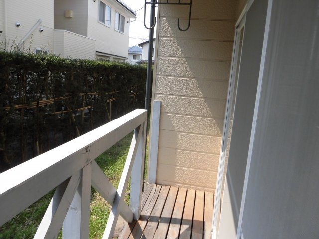 チェリーハイツBのバルコニー|暖かな日差しのふりそそぐバルコニー