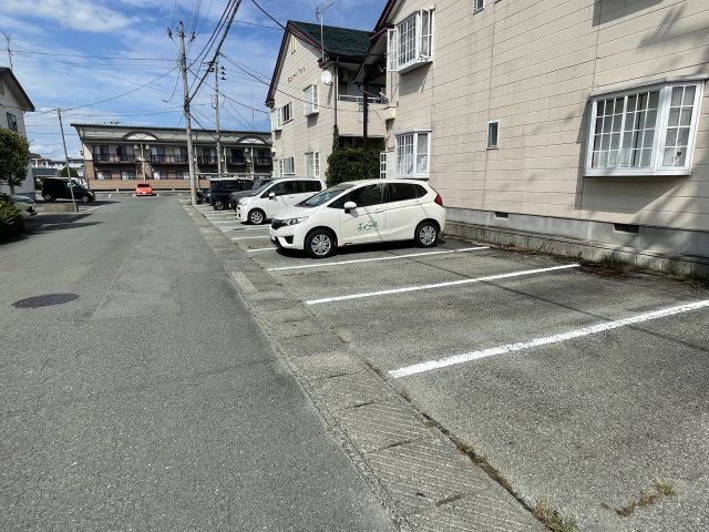 チェリーハイツBの駐車場