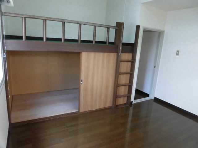 チェリーハイツBの内装|明るい色調の室内です