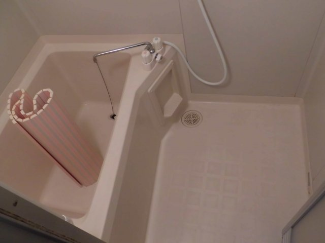 チェリーハイツBの浴室|日々の疲れを癒すお風呂付です