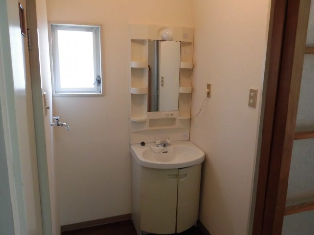 チェリーハイツBの独立洗面台|独立洗面台、朝の身支度には欠かせません