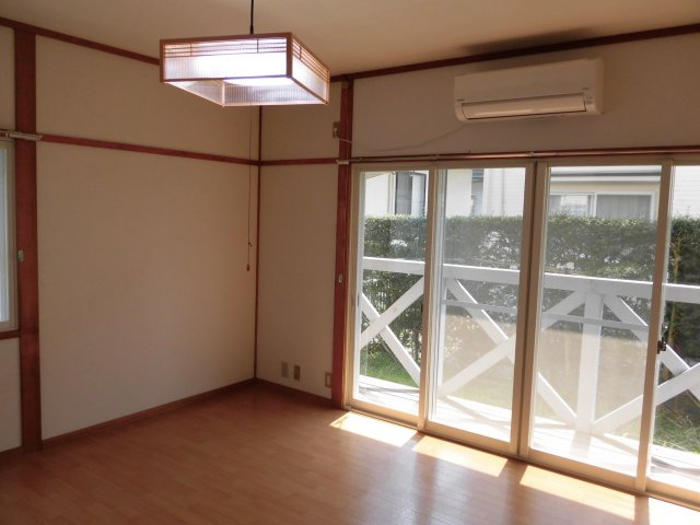 チェリーハイツBの洋室|落ち着いた色調の洋室です