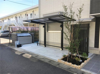 【その他共用部分】 | 屋根付きの駐輪場で雨が降っても大切な自転車が濡れなくてすみますね♪自転車はちょっとした移動手段に便利ですよね！