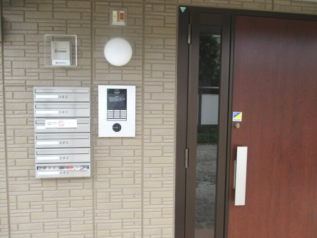 熊本市中央区九品寺３丁目のアパートのエントランス