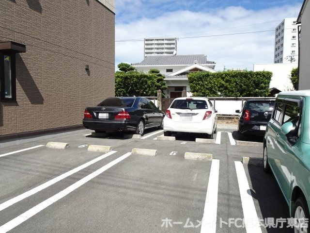 熊本市中央区九品寺３丁目のアパートの駐車場