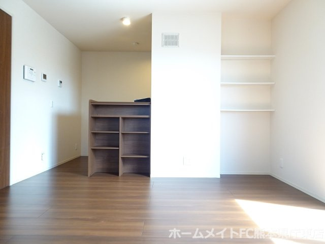 熊本市中央区九品寺３丁目のアパートの居間・リビング