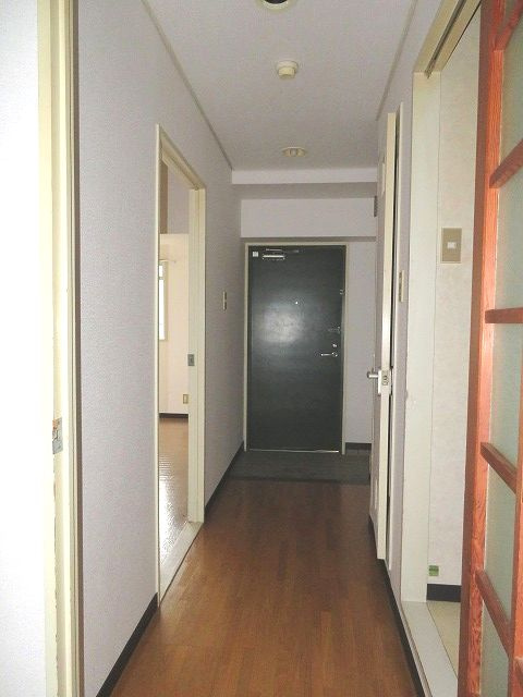 ハイム24の内装|明るい室内です