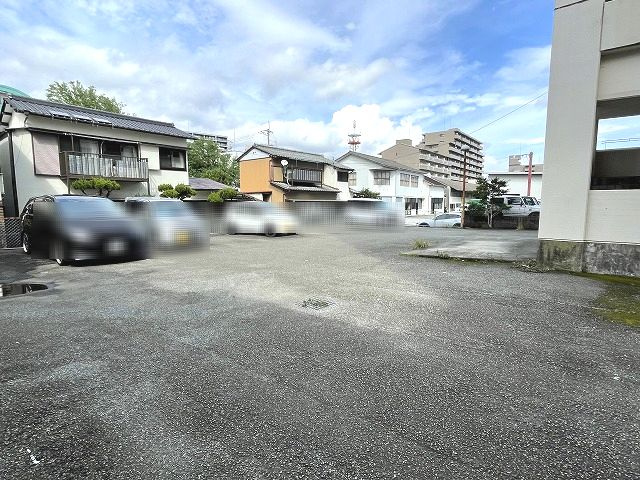 ハイム24の駐車場