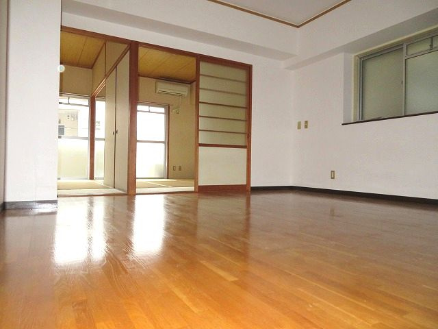 ハイム24の居間・リビング|こちらの居間で趣味の時間をお楽しみください