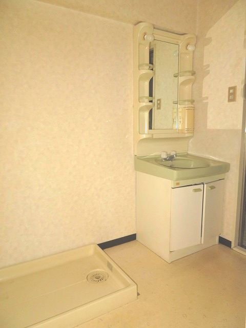 ハイム24の洗面所|独立洗面台あり、毎朝おしゃれに忙しい女性の方におすすめです