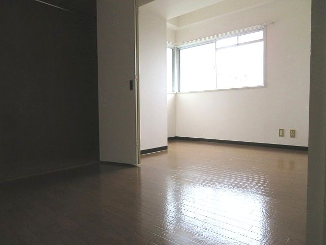 ハイム24の洋室|ゆったりした洋室です