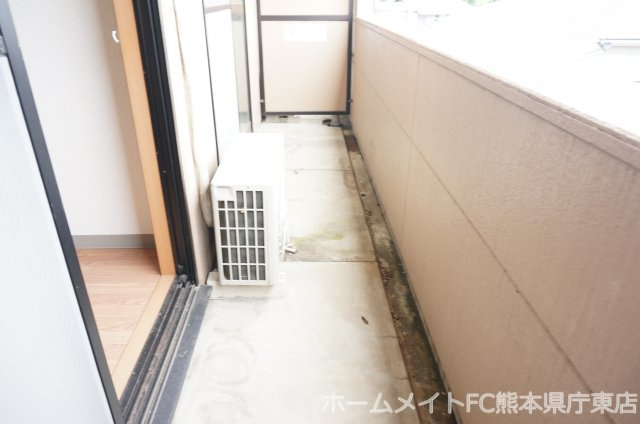 熊本市東区小山５丁目のアパートのバルコニー