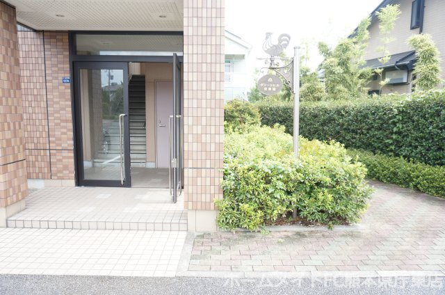 熊本市東区小山５丁目のアパートのエントランス