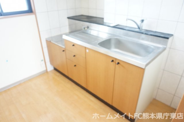 熊本市東区小山５丁目のアパートのキッチン