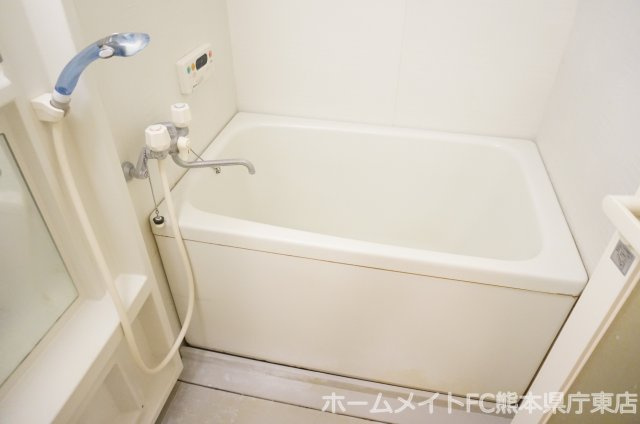 熊本市東区小山５丁目のアパートの浴室