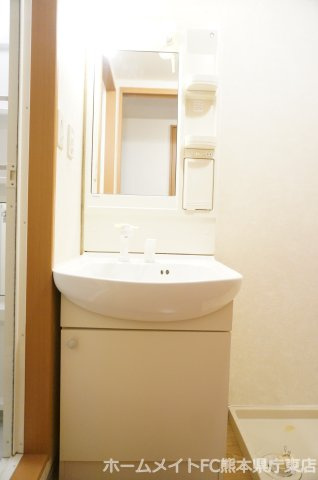 熊本市東区小山５丁目のアパートの独立洗面台